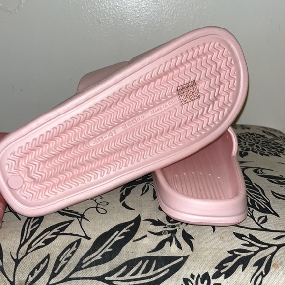 EVA Foam lite Slide New Pink Brick Pattern Comfortable Shower Slide - Picture 13 of 15